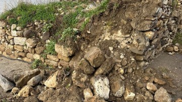 Η κακοκαιρία γκρέμισε παλιά χτίσματα στη Λαχανιά