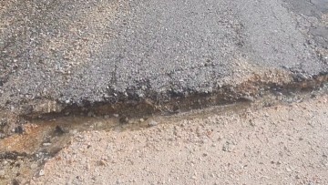 Σοβαρές ζημιές προκάλεσε και στην οδό Καρκαβίτσα στα Ασγούρου η πρόσφατη κακοκαιρία