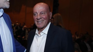 Μίμης Δομάζος: Υπέστη ανακοπή ενώ περπατούσε στο Χαλάνδρι ανήμερα των γενεθλίων του - Χωρίς τις αισθήσεις του στον «Ερυθρό Σταυρό»