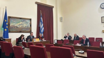 «Ο Μ. Κόνσολας φέρνει στη Βουλή τις αυξήσεις στα εισιτήρια και τα προβλήματα της ακτοπλοΐας, τη λειψυδρία και το δημογραφικό πρόβλημα στα νησιά
