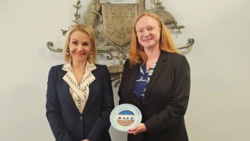 Συνάντηση Μ. Ιατρίδη με την Πρέσβη της Αυστραλίας στην Ελλάδα