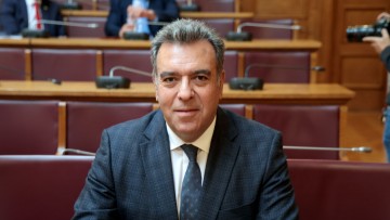 Νέα παρέμβαση του Μ. Κόνσολα για τη μετάκληση εργαζομένων από τρίτες χώρες