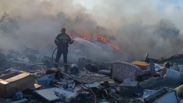 Φωτιά σε παράνομη χωματερή στην περιοχή Μαλώνας