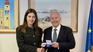 Ζαχαράκη: Πρωτοβουλία για την υποστήριξη της γονεϊκότητας στα νησιά