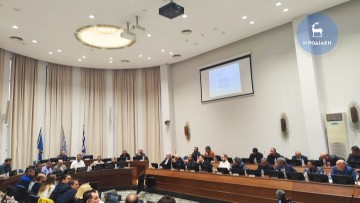 Σε αναστολή καθηκόντων έθεσε πριν από λίγο ο Δήμαρχος Ρόδου όλους τους εμπλεκόμενους με την υπόθεση διαφθοράς στην πολεοδομία