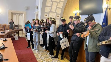 Αναβίωση του εθίμου των καλάντων του Μάρτη από το Μουσικό Γυμνάσιο Ρόδου