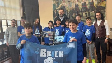 Τα παιδιά της Anosis Robotics Academy παρουσίασαν το υποβρύχιο ρομπότ "Ναυσικά" στον Δήμαρχο Ρόδου