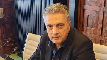 Απ. Ασπράκης: «Η ΔΕΥΑΡ ευθύνεται για τη μη τοποθέτηση της πεζογέφυρας στο Φαληράκι»