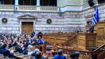 Αυστηρή κριτική από βουλευτές στην ΚΟ της ΝΔ: «Υπάρχει σύστημα εμίρηδων και αρκετοί κακομοίρηδες που τραβάμε κουπί»