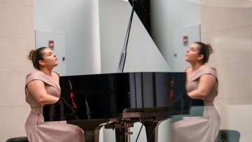 Εβελίνα Τσιαντζή Μαντέ: Η φωνή του πιάνου που συγκίνησε τη Θεσσαλονίκη