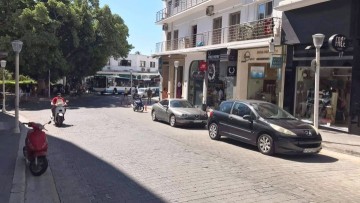 Εορταστικό ωράριο από σήμερα στα καταστήματα της Ρόδου