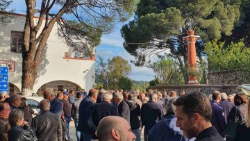 Ράγισαν καρδιές στην κηδεία του Δημήτρη Πάλλα