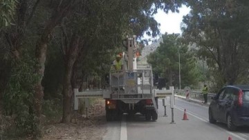 Κλαδέματα στον δρόμο Μάκαρη – Λίνδος από την Περιφέρεια