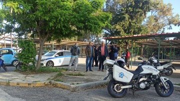 Επιχείρηση απομάκρυνσης οχημάτων και «εισαγόμενων Ρομά» που εγκαταστάθηκαν στη Λαϊκή Αγορά του Ταξιάρχη