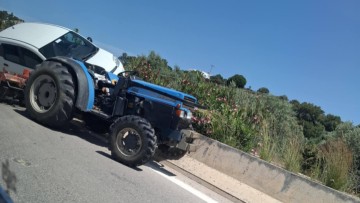 Τρακτέρ συγκρούστηκε με ιχ αυτοκίνητο στη Ρόδου - Λίνδου