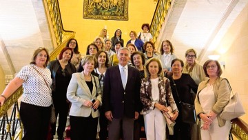 Συνάντηση του Βασίλη Α. Υψηλάντη στη Βουλή με τα μέλη του ιστορικού σωματείου «Δωδεκανησιακή Μέλισσα»