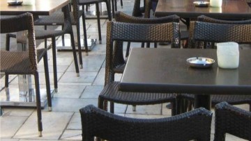 Τσουχτερά πρόστιμα από τον Δήμο Ρόδου σε καταστηματάρχες της Παλιάς Πόλης που είχαν καταπατήσει κοινόχρηστους χώρους