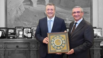 Στη Ρόδο ο Ευρωπαίος Επίτροπος Απόστολος Τζιτζικώστας – Θερμή υποδοχή από τον Περιφερειάρχη Νοτίου Αιγαίου