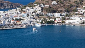 Προσάραξη φορτηγού–οχηματαγωγού στο λιμάνι της Πάτμου – Χωρίς τραυματισμούς ή ρύπανση