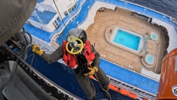 Βίντεο από Ρόδο: Super Puma διέσωσε επιβάτη κρουαζιεροπλοίου