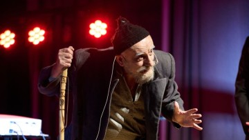 Συνέντευξη του Τάκη Βαμβακίδη για την παράσταση «Το δάκρυ… της Μνήμης» στη Ρόδο