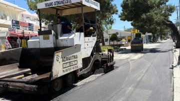 Ολοκληρώνονται οι ασφαλτοστρώσεις στην Ιερού Λόχου – Ανοίγει ξανά ο δρόμος στην Ιαλυσό