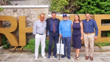 Έναν Ινδό φιλάνθρωπο και ένα ζευγάρι Ολλανδών τουριστών βράβευσε ο δήμος Ρόδου