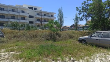 Ξεκινά καθαρισμός της πλατείας Ροδίων Δημογερόντων – Απομακρύνονται σταθμευμένα οχήματα