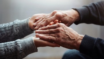 «Πρωταθλήτρια» η Ελλάδα στη γήρανση του πληθυσμού – Ρεκόρ αύξησης στο ποσοστό των άνω των 80 ετών