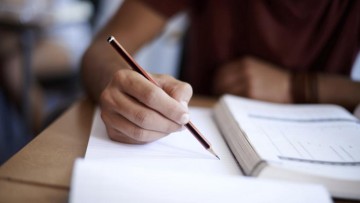 Σήμερα η παράκληση για τις Πανελλαδικές Εξετάσεις