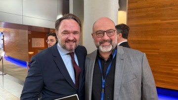 Παρέμβαση Αρναούτογλου στην Κομισιόν: «Χωρίς σπίτι, χωρίς γιατρούς και χωρίς πυροσβέστες τα ελληνικά νησιά»