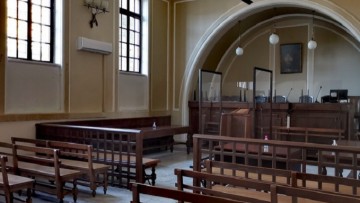 Κρίθηκε αθώος 42χρονος Ρομά για τη φωτιά σε δύο τσαντίρια