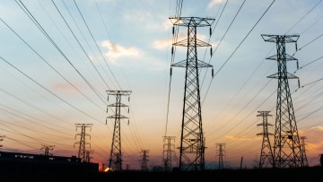 Χωρίς «φρένο» οι αυξήσεις στο ηλεκτρικό ρεύμα