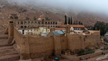 Μάξιμος Χαρακόπουλος: Φλεγόμενη και μη καιόμενη…