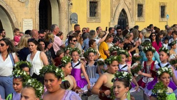 ΑΝΘΕΣΤΗΡΙΑ ΡΟΔΟΥ: Γέμισε χαρά και λουλούδια το Μαντράκι