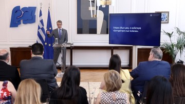 Πώς αξιολόγησαν οι πολίτες το Δημόσιο – «Κίτρινη κάρτα» σε δήμους, «ψήφος εμπιστοσύνης» σε ψηφιακές υπηρεσίες