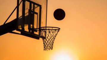 Ηλίας Καραβόλιας: Η βία των παραγόντων και η απόλαυση του συμπτώματος