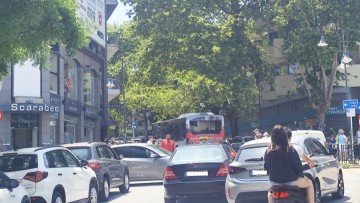 Στους δρόμους της πόλης μας οι οδηγοί «αναστενάζουν» αναζητώντας μια θέση στάθμευσης