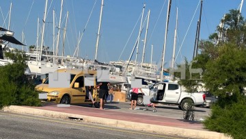 Επιχείρηση απομάκρυνσης οχημάτων και ατόμων από το λιμάνι πραγματοποίησαν στελέχη του Β λιμενικού φυλακίου Ρόδου