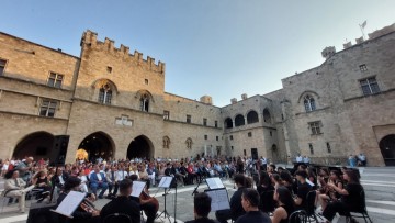 Μια Μουσική Ημέρα Γιορτής στο Παλάτι των Ιπποτών – Το Μουσικό Σχολείο Ρόδου τίμησε την 21η Ιουνίου (pics)
