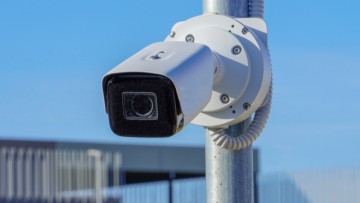 Πρόστιμο 6.000 ευρώ σε δύο ιδιώτες για κάμερες που έβλεπαν στο σπίτι των γειτόνων