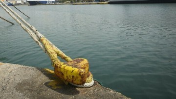 Συνελήφθη 58χρονη που παρέλαβε ασυνόδευτο δέμα με ναρκωτικά από πλοίο