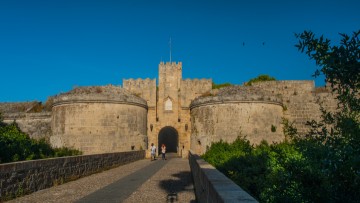 Καταγγελία για σοβαρό πρόβλημα ηχορύπανσης στην Παλιά Πόλη της Ρόδου