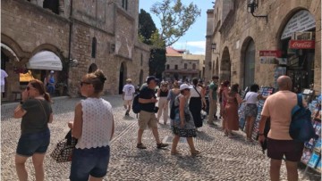 Το Σωματείο Εστιατόρων καταδικάζει τα φαινόμενα αισχροκέρδειας σε βάρος τουριστών