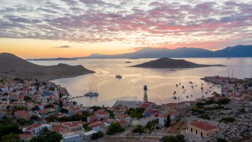 Χάλκη: Το ελληνικό νησί που έγινε παράδειγμα στη βιώσιμη τουριστική ανάπτυξη