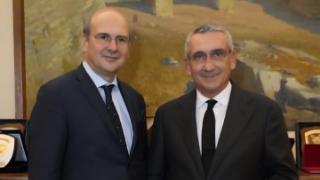 Τι συζήτησαν ο Αντιπρόεδρος της Κυβέρνησης και ο περιφερειάρχης - Αποκλειστική δήλωση του Κ. Χατζηδάκη στη "Ρ"