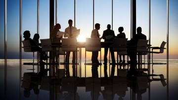 ΕΡΓΑΝΗ: Ο τουρισμός πρώτος κλάδος στις καταγεγραμμένες υπερωρίες τον Μάιο