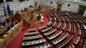 Aπορρίφθηκε η ένσταση αντισυνταγματικότητας για την αναστολή αιτήσεων ασύλου