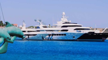 Καμπανάκι από τον Επίτιμο Πρόεδρο Ε.Ν.Π.Ε.Ν. Πέτρου Αθανάσιο: «Η Ρόδος ασφυκτιά – ώρα για ουσιαστικά μέτρα βιωσιμότητας»