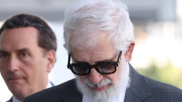 Πέτρος Φιλιππίδης: Ποινή φυλάκισης 3 ετών με αναστολή για τις δύο απόπειρες βιασμού